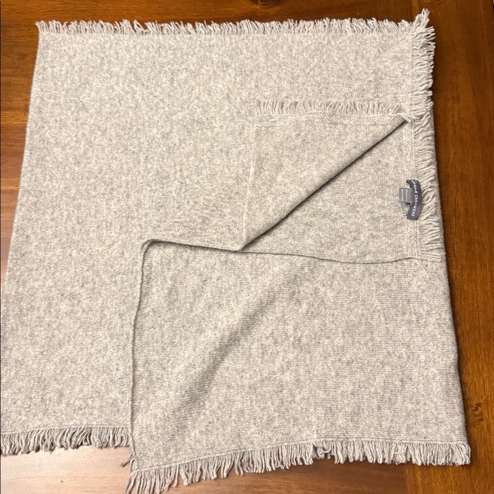 AMICALE Cashmere Scarf - Picture 5 of 5